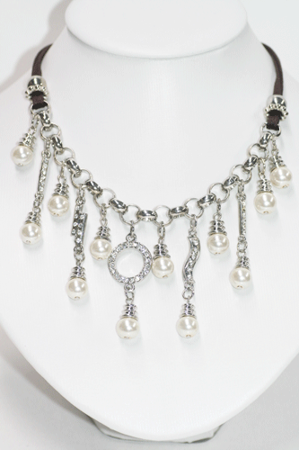 Dagproduct - Ketting hanging pearls