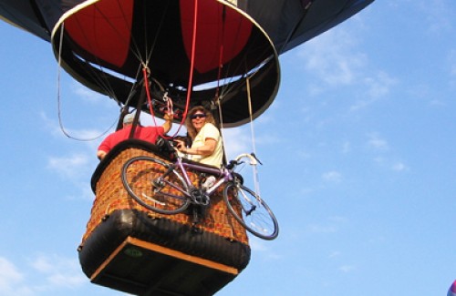 Golden Deals - Beleef een ballonvaart in de wolken met 1 of 2 personen bij Keurballon.nl: the sky is no limit!