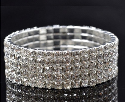 Groupdeal - Brede zilver plated armband ruim 200 kristallen, geschikt voor iedere pols!