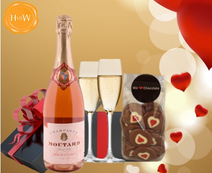 Groupdeal - Ultiem Valentijns Pakket: bubbels, kristallen flûtes, Belgische hartjes-chocolade