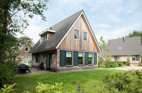 TravelBird - Een weekend of midweek met het hele gezin genieten op Landgoed Hunzebergen in Drenthe, nu vanaf €79,- per villa!