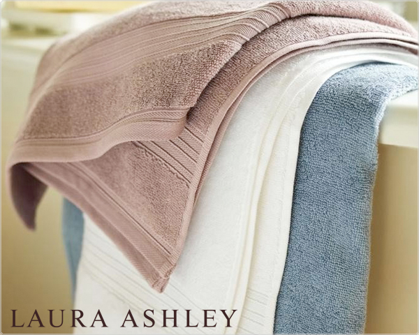 1 Day Fly Lady - Duopack Laura Ashley Handdoek En Washand 1 Day Fly Lady - Duopack Laura Ashley Handdoek En Washand