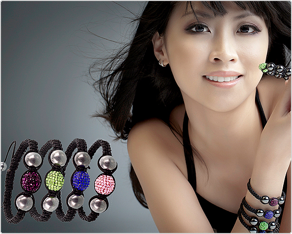 1 Day Fly Lady - Hippe Shamballa Armband In Meerdere Kleuren 1 Day Fly Lady - Hippe Shamballa Armband In Meerdere Kleuren
