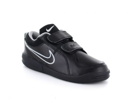 Avantisport - Nike - Pico 4 PSV - Zwarte Sneakers Avantisport - Nike - Pico 4 PSV - Zwarte Sneakers