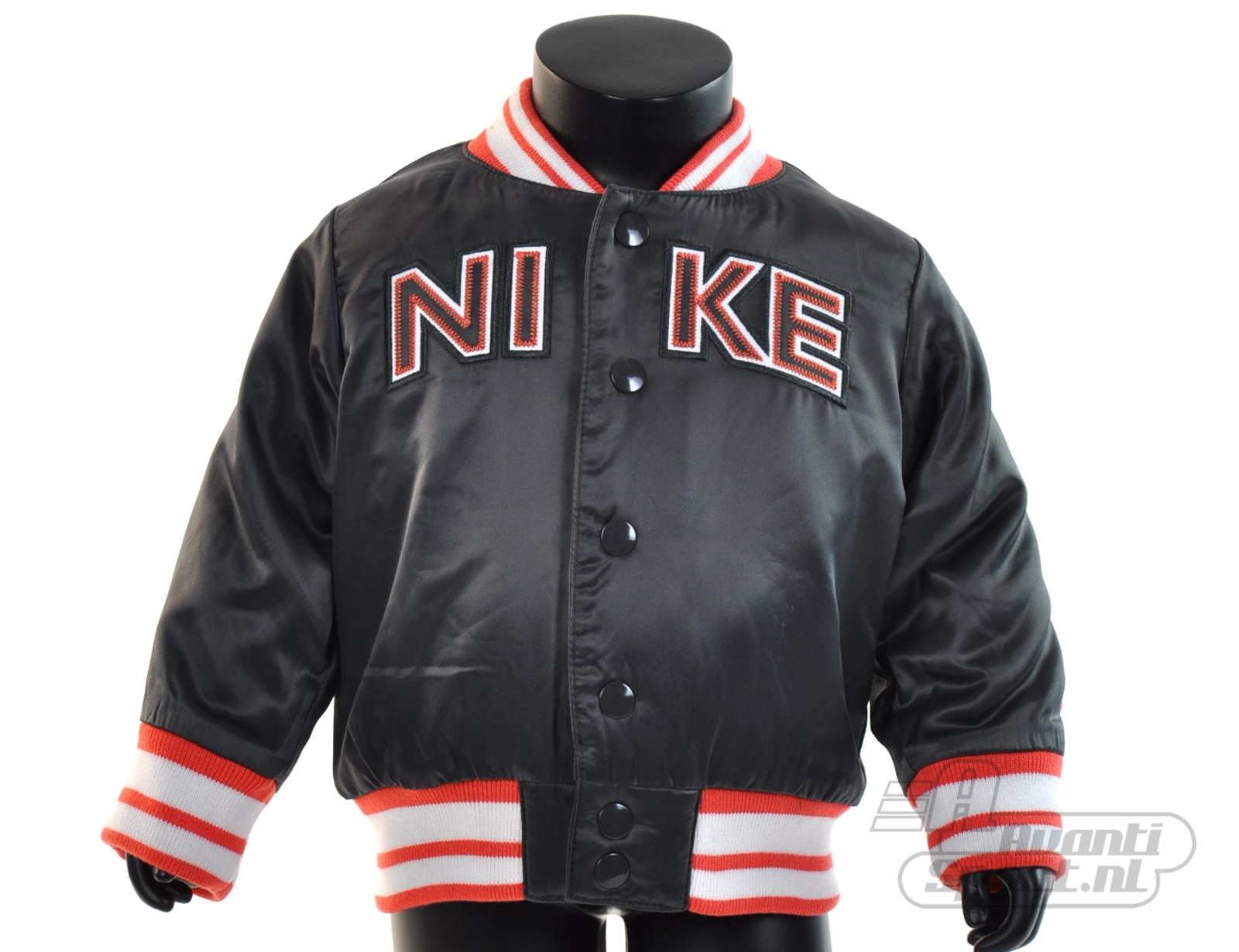 Avantisport - Nike - Satin Varsity Jacket - Kinder Jack Avantisport - Nike - Satin Varsity Jacket - Kinder Jack