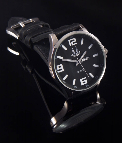 Buy This Today - Schitterend Sarzor Horloge. Gratis Oranje Vlag En Verzending.