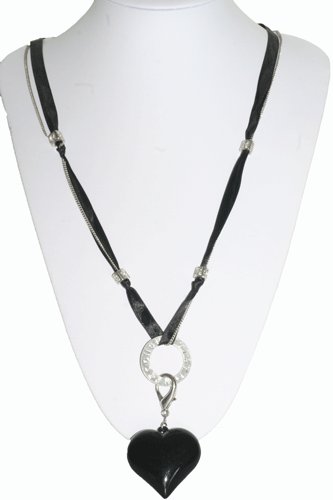 Dagproduct - Ketting black heart Dagproduct - Ketting black heart