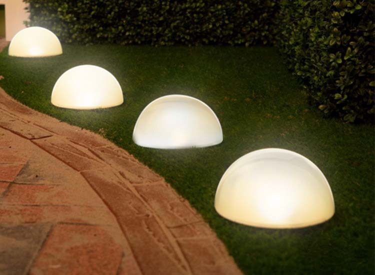 Deal Donkey - Grundig Led Solar Lichtbollen - Met Grondsteker - Halve Bol - 5 Stuks - Zonnepaneel - Wit Deal Donkey - Grundig Led Solar Lichtbollen - Met Grondsteker - Halve Bol - 5 Stuks - Zonnepaneel - Wit