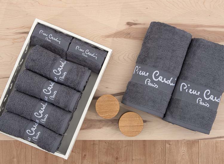 Deal Donkey - Pierre Cardin Handoekken Set - Giftbox - 8 Stuks Deal Donkey - Pierre Cardin Handoekken Set - Giftbox - 8 Stuks