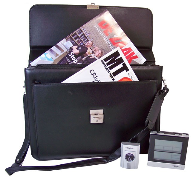 Doebie - Thierry Mugler Office set (aktentas en weerstation) Doebie - Thierry Mugler Office set (aktentas en weerstation)