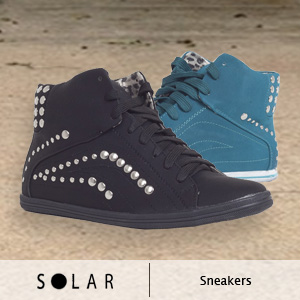 Goeiemode (v) - Sneakers met Studs