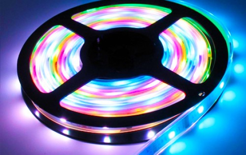 Golden Deals - 5 meter lange RGB LED-lichtstrip met afstandsbediening: een must have! Golden Deals - 5 meter lange RGB LED-lichtstrip met afstandsbediening: een must have!