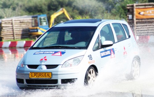 Golden Deals - Dagcursus slippen + ongevalsimulator inclusief lunch op meer dan 15 locaties! Golden Deals - Dagcursus slippen + ongevalsimulator inclusief lunch op meer dan 15 locaties!