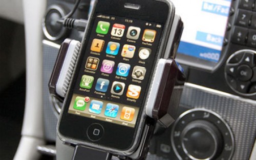 Golden Deals - iPhone Carkit met FM stereo transmitter: handsfree bellen en draadloos muziek afspelen in de auto! Golden Deals - iPhone Carkit met FM stereo transmitter: handsfree bellen en draadloos muziek afspelen in de auto!