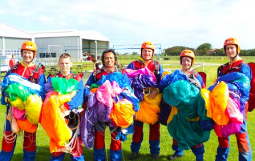 Golden Deals - Maak een zelfstandige parachutesprong op Texel bij Paracentrum Texel!