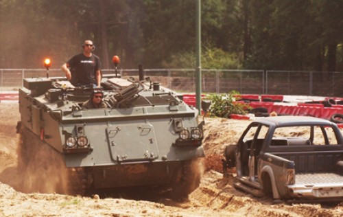 Golden Deals - Vizier op scherp met het Rambo Arrangement: Tank rijden en Shooting Games!