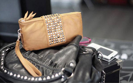 Group Actie - € 12,95 - Elegante Rivet Handtas, Voorzien Van Stoere Klinknagels/studs (Waarde € 29,95)