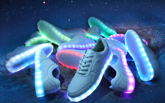 Group Actie - € 39,95 - Led Sneakers | 7 Kleuren En Oplaadbaar Group Actie - € 39,95 - Led Sneakers | 7 Kleuren En Oplaadbaar