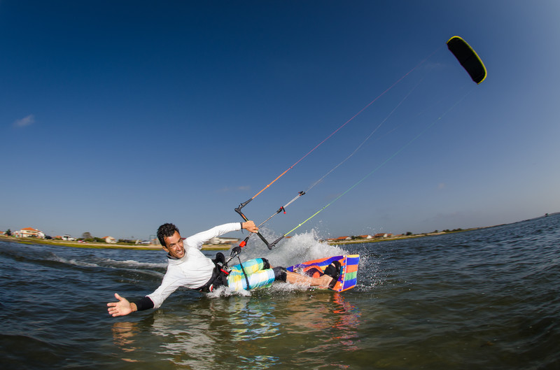 Group Actie - € 49 - Altijd Al Willen Kitesurfen? Grijp Nu Je Kans En Ervaar De Kick Van Zon, Zee En Wind Met Deze Drie Uur Durende Kite Experience. (Waarde € 99)