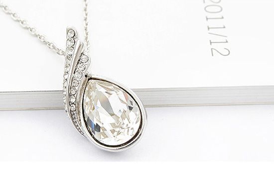 Group Actie - Gratis ! - Chique En Stijlvolle Ketting Met Bijpassende Oorbellen. Verrijkt Met Swarovski Elements. Kies Uit 3 Schitterende Kleuren. (Waarde € 49,00) Group Actie - Gratis ! - Chique En Stijlvolle Ketting Met Bijpassende Oorbellen. Verrijkt Met Swarovski Elements. Kies Uit 3 Schitterende Kleuren. (Waarde € 49,00)
