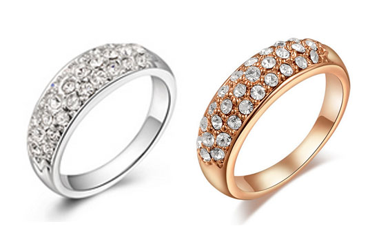 Group Actie - Gratis! - Verras Haar Met Deze Schitterende Ring. Verguld Met 18 Karaats Rood Of Wit Goud. Rijk Bezet Met Kristalletjes (Waarde € 24,95) Group Actie - Gratis! - Verras Haar Met Deze Schitterende Ring. Verguld Met 18 Karaats Rood Of Wit Goud. Rijk Bezet Met Kristalletjes (Waarde € 24,95)