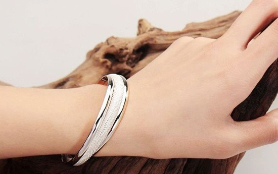 Group Actie - Mannen Opgelet! Gratis! - Verras Je Vriendin Met Deze Schitterende Armband. Het Valentijns Geschenk Van 2014. (Waarde € 29,95) Group Actie - Mannen Opgelet! Gratis! - Verras Je Vriendin Met Deze Schitterende Armband. Het Valentijns Geschenk Van 2014. (Waarde € 29,95)