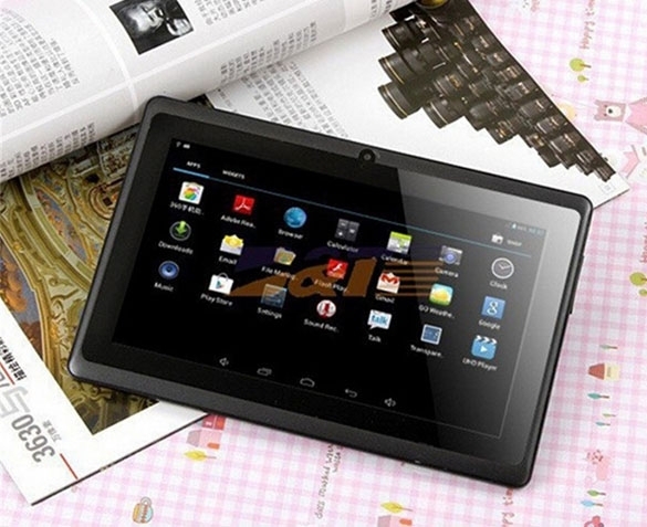 Groupdeal - 7 Inch Android 4.4 Tablet: Een onmisbare gadget! Verkrijgbaar in zwart of wit