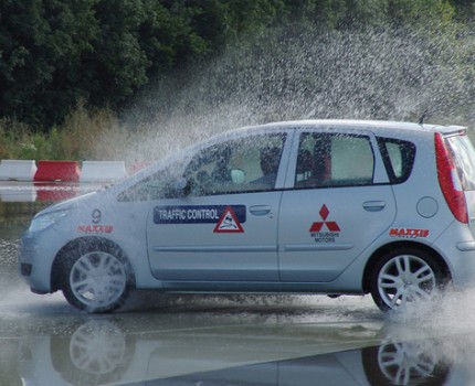 Groupdeal - Alles onder controle na de Safety Experience: een compleet verzorgd ‘Veilig Rijden’ arrangement! Groupdeal - Alles onder controle na de Safety Experience: een compleet verzorgd ‘Veilig Rijden’ arrangement!