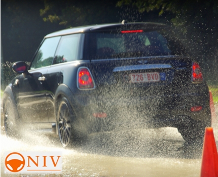 Groupdeal - Antislipcursus van 3 uur inclusief auto! Nu extra aantrekkelijk met VIP pakket. Op 3 locaties mogelijk Groupdeal - Antislipcursus van 3 uur inclusief auto! Nu extra aantrekkelijk met VIP pakket. Op 3 locaties mogelijk