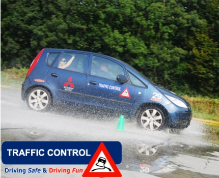 Groupdeal - Auto Slipcursus van 3 uur lang, mogelijk op 12 locaties Groupdeal - Auto Slipcursus van 3 uur lang, mogelijk op 12 locaties