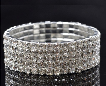 Groupdeal - Brede zilver plated armband ruim 200 kristallen, geschikt voor iedere pols! Groupdeal - Brede zilver plated armband ruim 200 kristallen, geschikt voor iedere pols!
