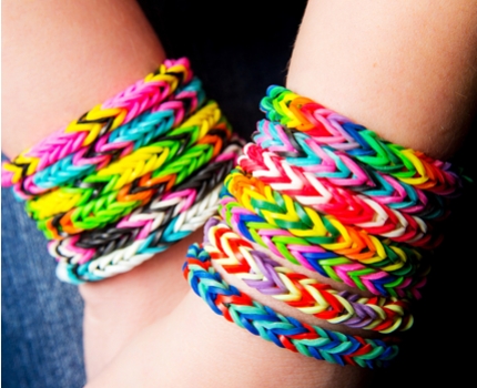 Groupdeal - Kleurrijke vriendschapsbandjes; de trend van dit moment! Nu ook met glitter of glow in the dark! Groupdeal - Kleurrijke vriendschapsbandjes; de trend van dit moment! Nu ook met glitter of glow in the dark!