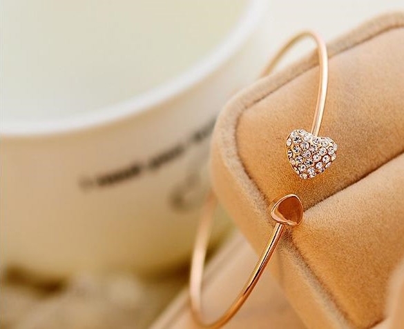Groupdeal - Love Heart Bangle Groupdeal - Love Heart Bangle