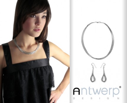 Groupdeal - Met deze hippe zilveren ketting en bijpassende oorbellen van Antwerp Design steel je de show! Groupdeal - Met deze hippe zilveren ketting en bijpassende oorbellen van Antwerp Design steel je de show!