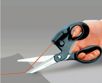 Groupdeal - Nooit meer scheef knippen met de laser-schaar! Groupdeal - Nooit meer scheef knippen met de laser-schaar!