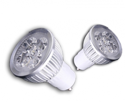 Groupdeal - Set van 3 of 6 LED lampen met warm wit licht Groupdeal - Set van 3 of 6 LED lampen met warm wit licht