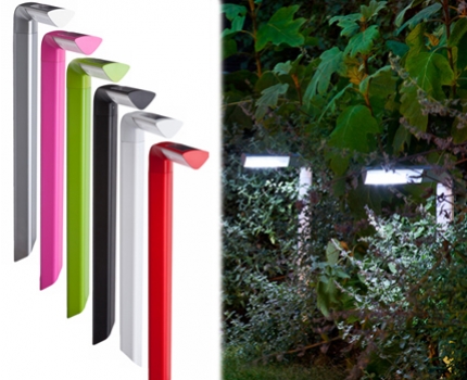 Groupdeal - Twee LED tuinlampen op zonne-energie beschikbaar in 5 verschillende kleuren! Inclusief verzendkosten!