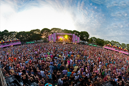 Groupon - € 11 Voor Een Toegangskaart Voor Thuis Popfestival @ Strijkviertel Utrecht (Waarde € 28)