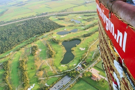 Groupon - € 195 Voor Een Ballonvaart Voor Twee Bij Virgin Balloonflights (Waarde € 390), Max. 400 Vouchers, Op=op