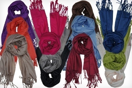 Groupon - 2 of 4 pashmina-sjaals met keuze uit twaalf kleuren (€ 16,95 met gratis bezorging)