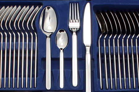 Groupon - 30-, 72-, of 110-delige bestekset met 2 designs, incl. gratis bezorging (vanaf € 69,99)