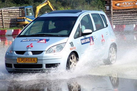 Groupon - € 69 Voor 2
Uur Slippen En 1 Uur Ongevalsimulator Bij Traffic Control (Waarde € 158)