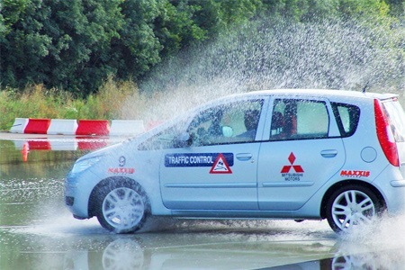 Groupon - € 69 Voor Een Slipcursus Van 2 Uur Plus 1 Uur In De Ongevalsimulator Bij Traffic Control Op 12 Locaties In Nederland (Waarde € 158)