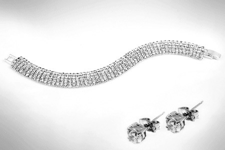 Groupon - Armband met 280 SWAROVSKI® ELEMENTS met bijpassende oorbellen (gratis bezorgd) Groupon - Armband met 280 SWAROVSKI® ELEMENTS met bijpassende oorbellen (gratis bezorgd)