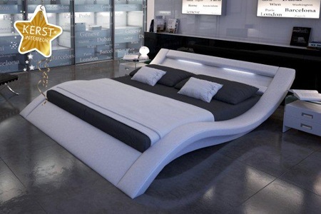 Groupon - Designbed Gemaakt Van Kunstleder, Inclusief Lattenbodem En Verzendkosten (Vanaf € 399) Groupon - Designbed Gemaakt Van Kunstleder, Inclusief Lattenbodem En Verzendkosten (Vanaf € 399)