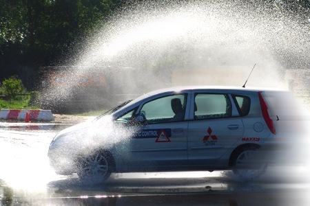 Groupon - Goed Voorbereid De Gladde Winter In: Slipcursus +
Ongevalsimulator Bij Traffic Control (Vanaf € 49) Groupon - Goed Voorbereid De Gladde Winter In: Slipcursus +
Ongevalsimulator Bij Traffic Control (Vanaf € 49)