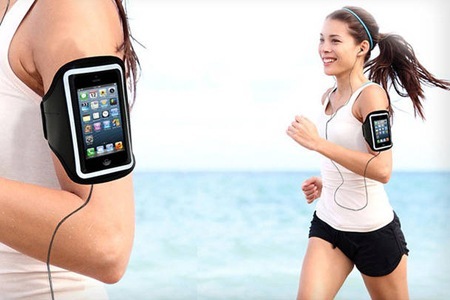 Groupon - Hardloopband Voor Je Smartphone, Naar Keuze Met Oordopjes (Vanaf € 9,95)