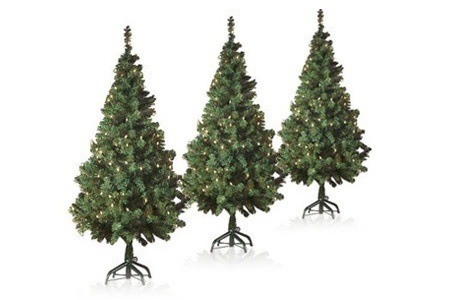 Groupon - Kerstboom van 150 cm hoog met 100 lichtjes erin (€ 34,99 met gratis bezorging)