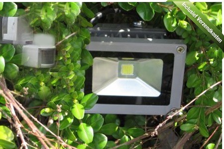 Groupon - Laat Het Licht Over Je Eigen Omgeving Schijnen Met Deze Led-buitenlamp, Incl. Verzendkosten (Vanaf € 19,90) Groupon - Laat Het Licht Over Je Eigen Omgeving Schijnen Met Deze Led-buitenlamp, Incl. Verzendkosten (Vanaf € 19,90)