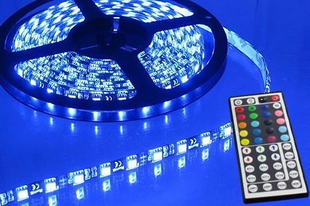 Groupon - Lichtstrip (300 Led’s) Met Verschillende Instelbare Kleuren, Incl. Adapter En Afstandsbediening (Waarde € 169,95)